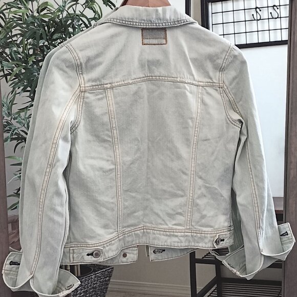 Light Wash Denim Jean Jacket AE American Eagle Outfitters 100% Cotton Size Small - Picture 4 of 5